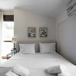 Villa Aza Beachfront By Luxlikehome Ladhokopana