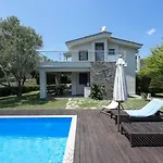 Aza Beachfront By Luxlikehome Ladhokopana