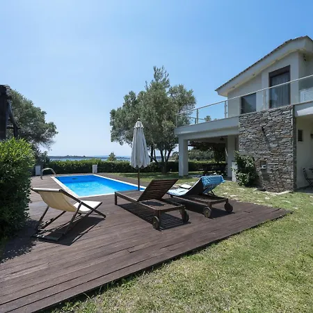 Aza Beachfront By Luxlikehome Ladhokopana